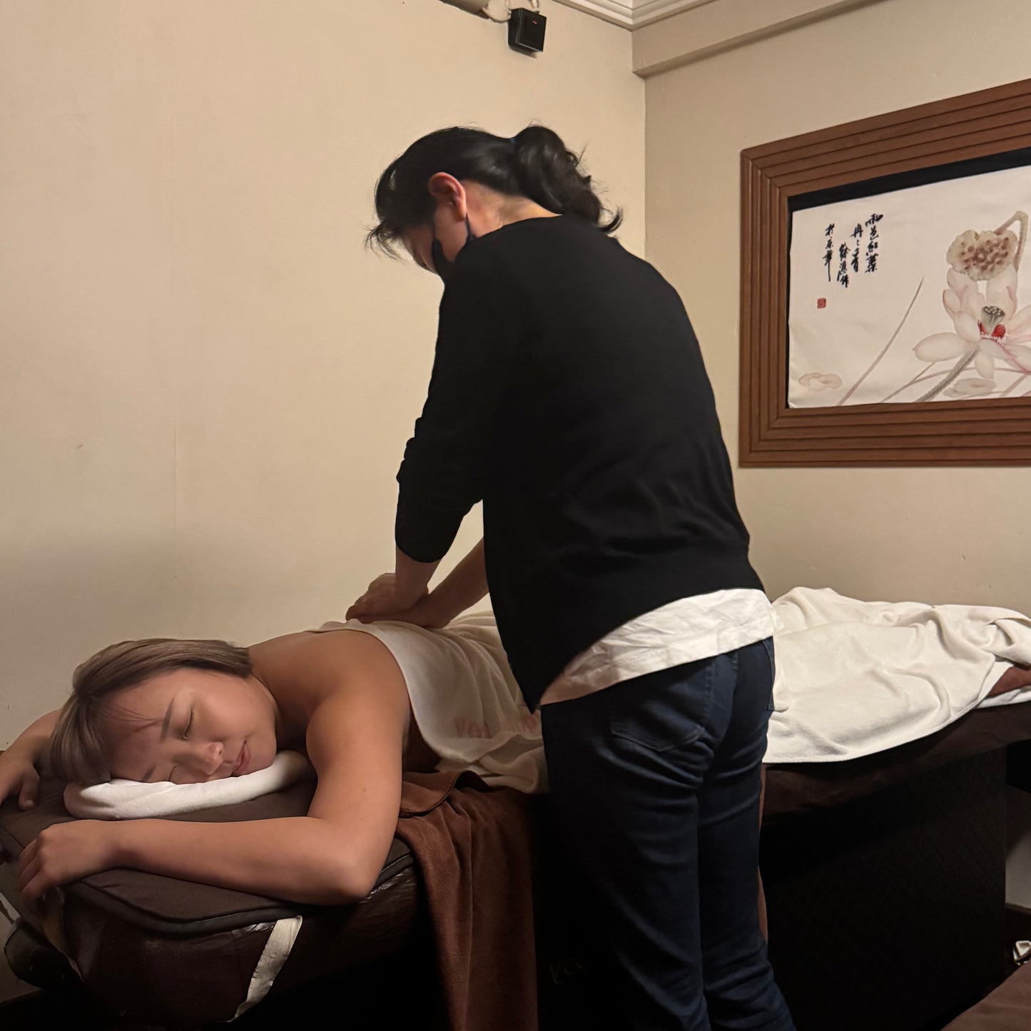 Acupoint Aromatherapy Massage